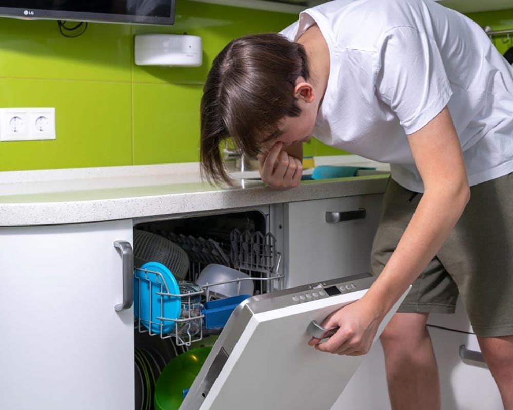 علت بوی بد ماشین ظرفشویی